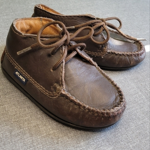 Bundle of 3 pairs of boys shoes. - Picture 8 of 14